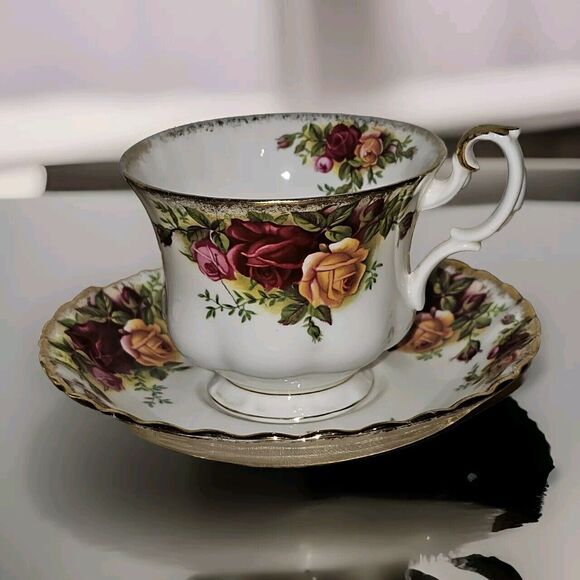 ROYAL ALBERT Bone China England Old Country Rose Teacup + Saucer Dainty Teatime - Picture 1 of 8